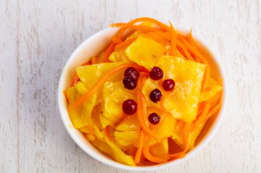 Cranberrys iştah açıcı turşusu salatası