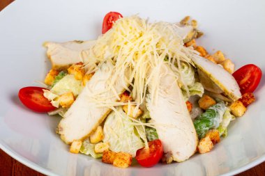 Lezzetli ceasar Salata tavuk