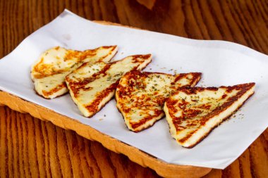 Baharat ile Izgara Hellim peyniri