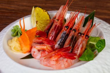 Japon mutfağı sashimi tatlı karides 