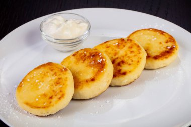 ekşi krema ile lezzetli cheesecakes