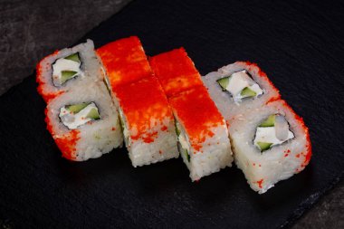 Yengeç eti ile Japon rulo