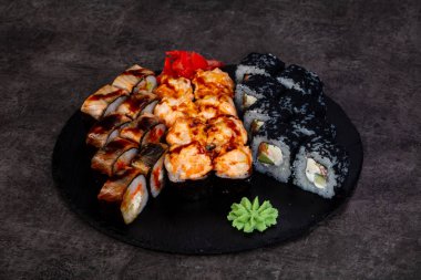 Japon Suşi ile çeşitli madde ayarla