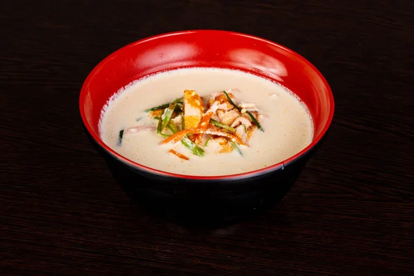 Balık ile krem Asya çorbası