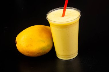 Tatlı Soğuk mango shake suyu