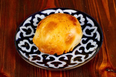 Özbek geleneksel samosa plaka