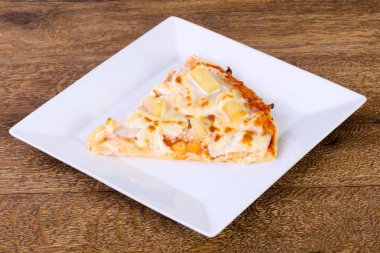 Ananas pizza peyniri ile
