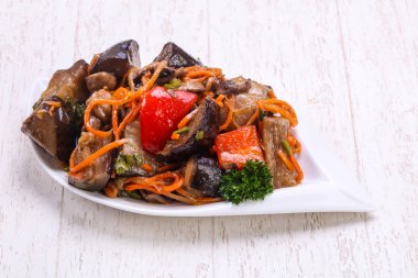 Kabın içinde turşu turşusu patlıcan