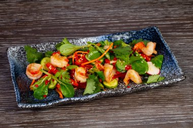 Karides lezzetli Tay salatası
