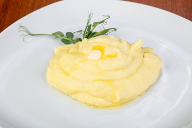 Lezzetli patates püresi otlar ile