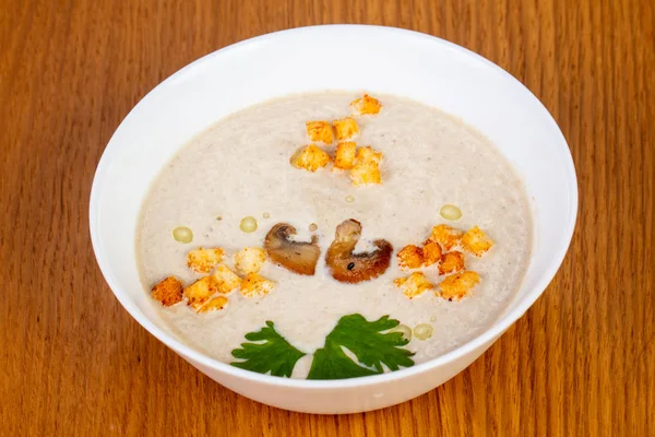 Ekmek arası mantar kremalı çorba.