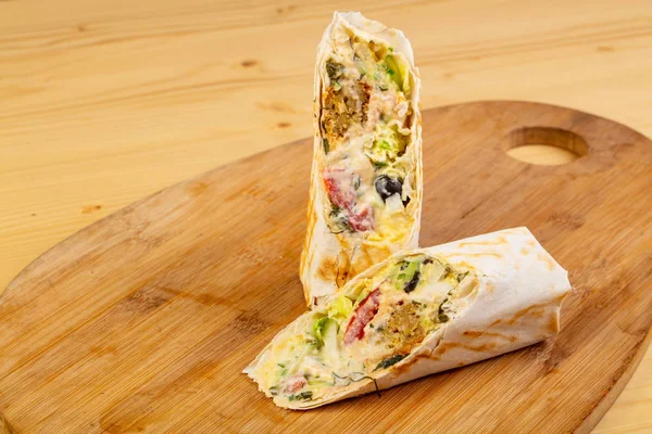 Sabroso Shawarma Árabe Con Verduras Salsa —  Fotos de Stock