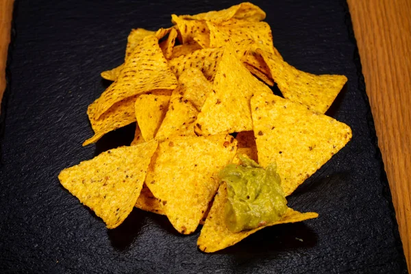 Mexikanische Chips Nachos Mit Avocadosauce — Stockfoto