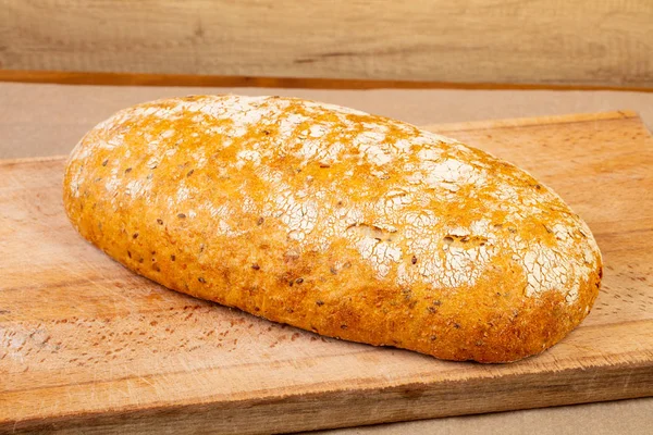 Σπιτικό Νόστιμο Ψωμί Πέρα Από Ξύλινο Υπόβαθρο — Φωτογραφία Αρχείου