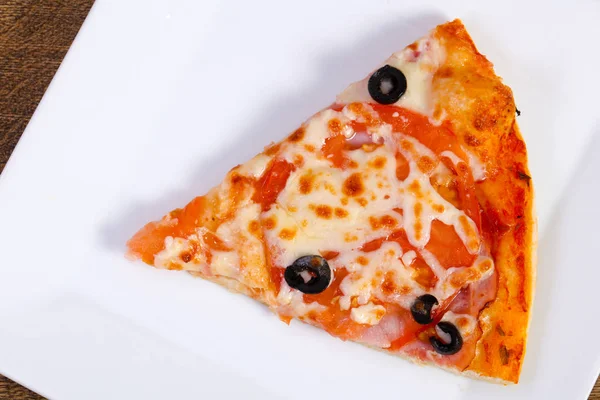 Pizza Margarita Oliwkami Pomidorem Serem — Zdjęcie stockowe