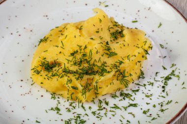 Plaka dereotu ile patates ezdim