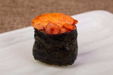 Soslu baharatlı gunkan suşisi.