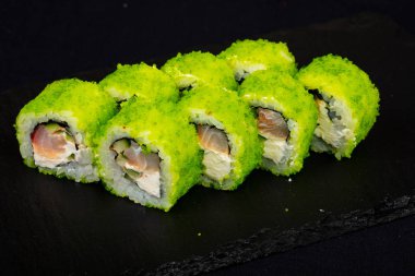 Japon soğuk rulo somon ile