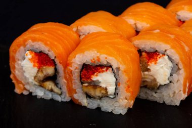 Japon soğuk rulo somon ile