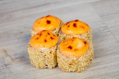 Japon pişmiş rulo ile balık