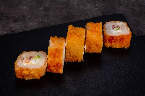 Japonca rulo ile pirinç pişmiş