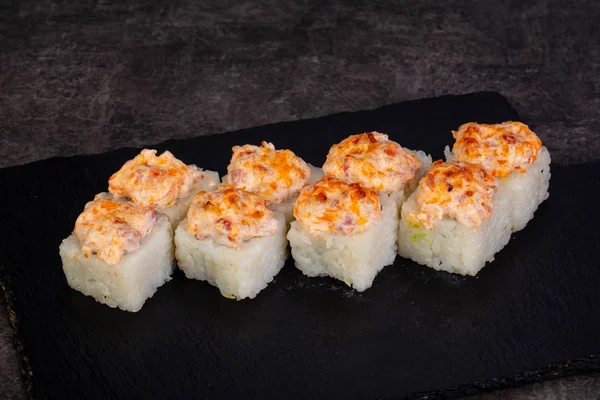 Japon baharatlı suşi ve rulolar