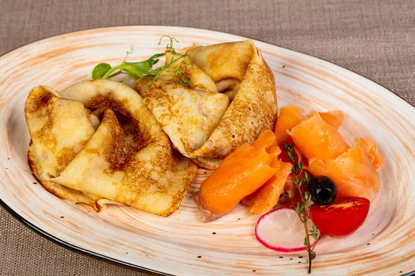 Somon ile Rus lezzetli gözleme