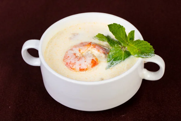 Prawn cream soup served mint — Stock Image Prawn Cream Soup Served Mint Stock Picture