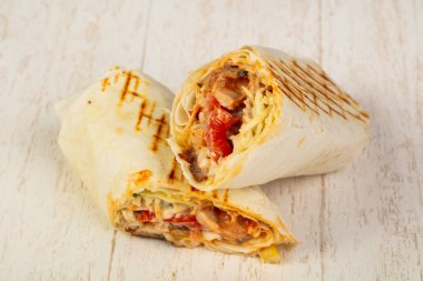 Et, sos ve salata ile iştah açıcı Calypso