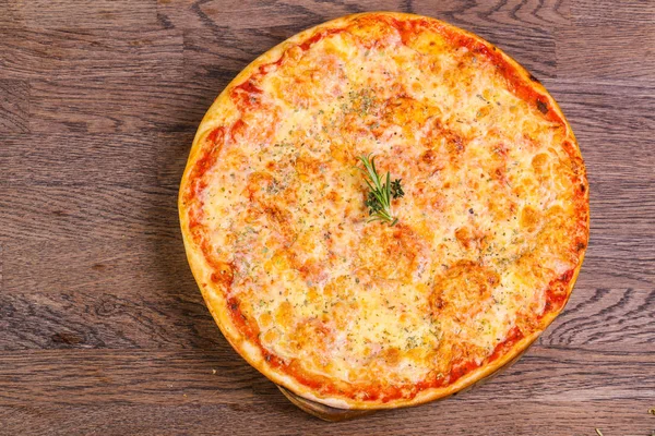 Pizza Calda Margarita Servita Rosmarino — Foto Stock