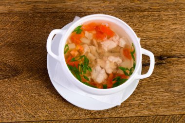 Havuçlu ve otlu tavuk çorbası