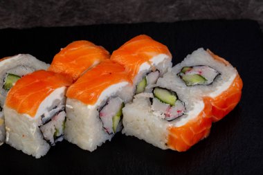 Japon geleneksel rulo somon ile