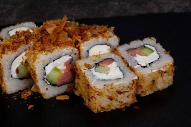 Ton balığı ile Japon geleneksel rulo 