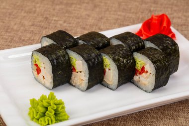 Japon rulo tavuk ve salata ile