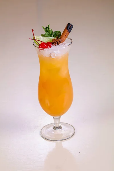 Tequila Sunrise Cocktail Mit Minze — Stockfoto