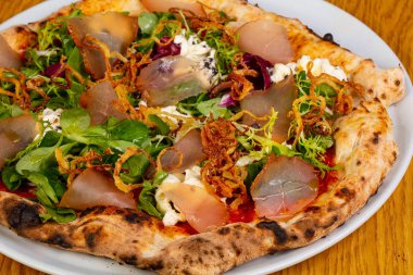 Hamon ve buratta pizza