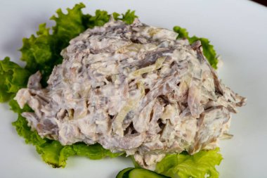 Sığır eti dilim salata sosu ile