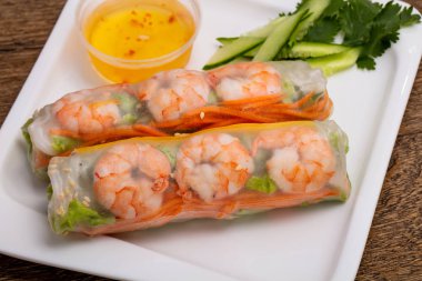 Vietnamca Spring roll karides ve sebze ile