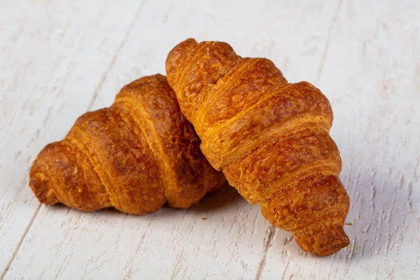 Süße Leckere Croissant Über Holz Hintergrund — Stockfoto