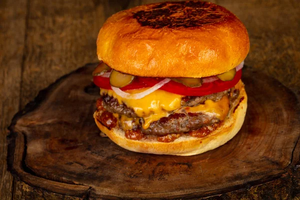 Hambúrguer Saboroso Suculento Com Carne Queijo — Fotografia de Stock