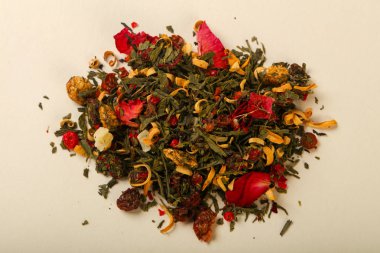 Aroma çay yığın meyve, meyveler ve otlar ile