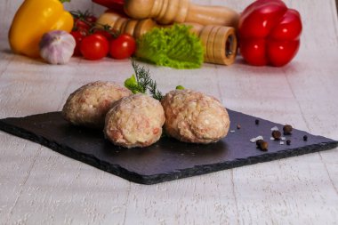 Çiğ Domuz pirzola - kıyılmış et