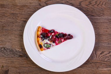 Meyve vegetarin pizza çocuklar için