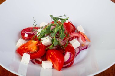 peynir ile lezzetli sebze salatası