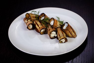 Krem peynir ile lezzetli patlıcan böreği