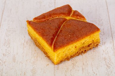 Lezzetli pandispanya ower ahşap arka plan