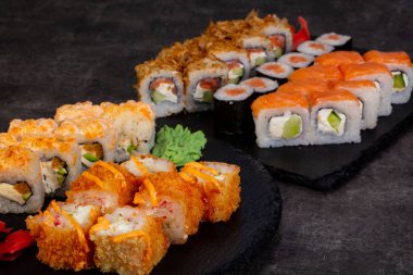 Japon Suşi ile çeşitli madde ayarla