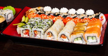 Japon geleneksel rulo ve suşi ayarla