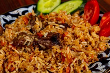 Özbek biftek ile geleneksel Plov