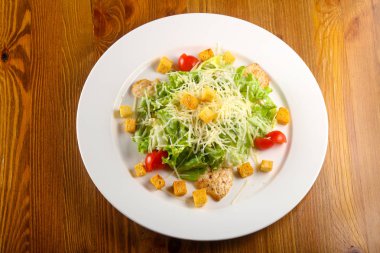 Tavuklu Sezar salatası